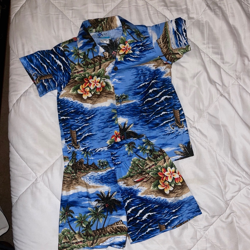 Boys Hawaiian Short Set Sz 4t (runs small)